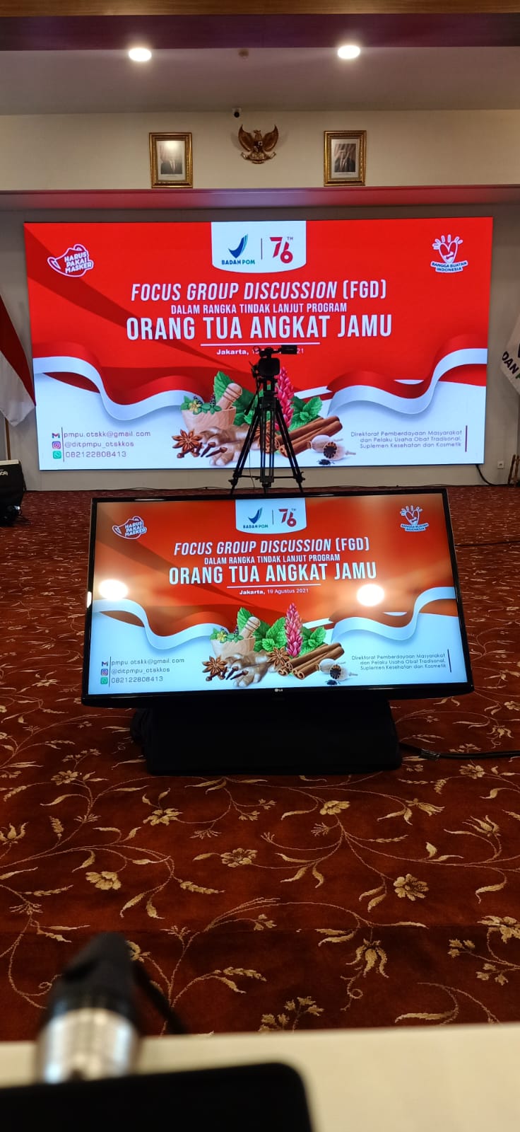 Layanan rental TV untuk acara indoor