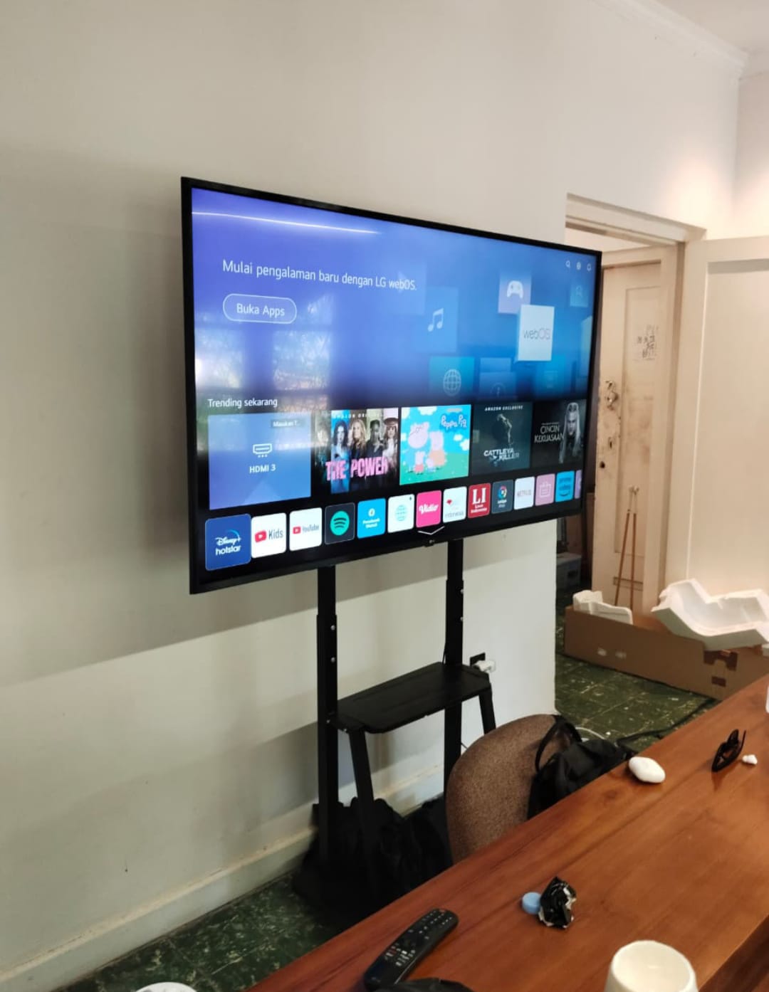 sewa tv 65 inch jabodetabek untuk pameran dan seminar