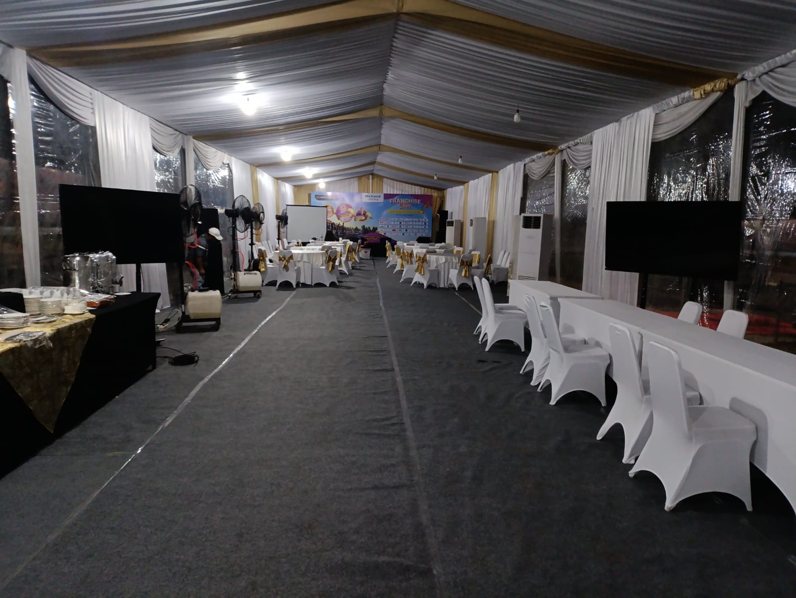 Sewa TV layar besar untuk event pameran di Bekasi