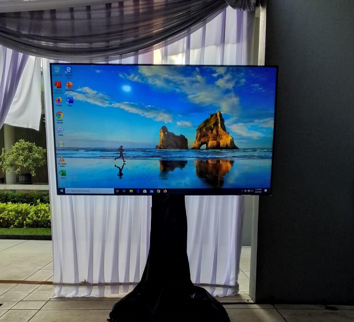 rental tv 75 inch jabodetabek untuk gathering